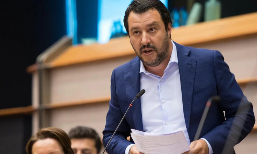 Δεν ζητάει την έξοδο από το Ευρώ ο Σαλβίνι για την Ιταλία
